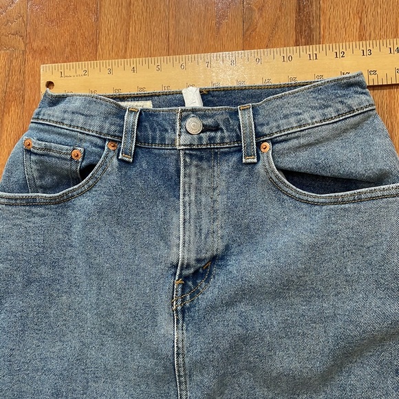 A NWT Levi’s Strauss & CO. Size 26 Blue Jeans Skirt Pencil Style Pockets - Picture 7 of 16
